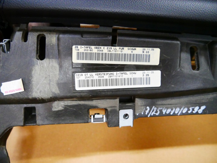 MERCEDES CLS W219 TABLEAU DE BORD BOÎTE À GANTS COCKPIT CONSOLE CUIR 2196802387