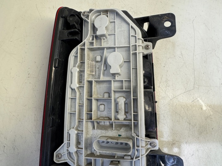 VW CADDY IV PHARE DROIT ARRIÈRE LED 2K1945096AA