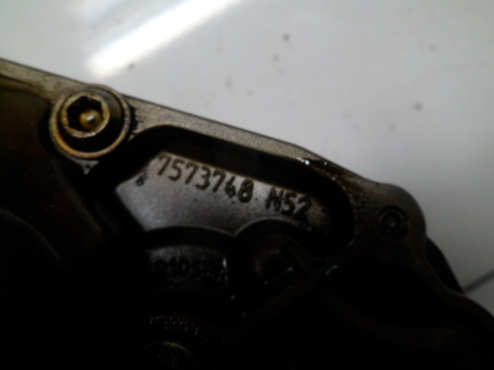BMW 5 E60 3.0 N53B30 POMPE HUILES 7573748