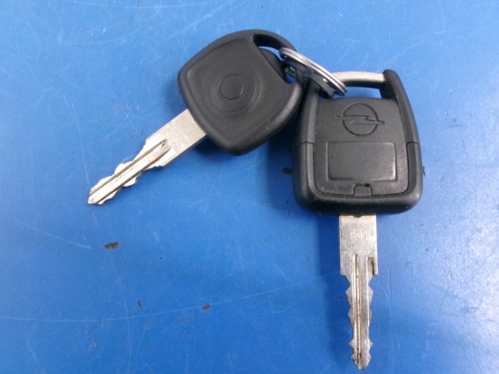 OPEL ZAFIRA A LIFT 2.0DTI CONTACTEUR D'ALLUMAGE 90589313 CLÉ IMMO