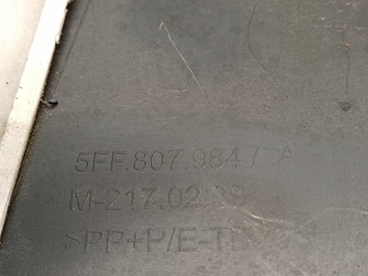CUPRA FORMENTOR 20- ANGLE PARE-CHOCS DROIT ARRIÈRE 5FF807984A