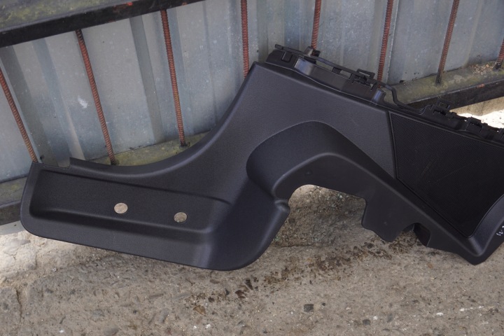 COLLECTEUR COUVERCLES DE COFFRE DROIT MERCEDES W204 COUPÉ A2076901425