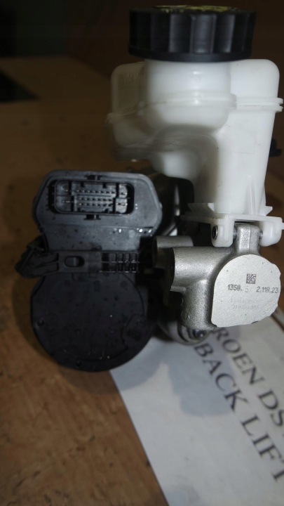 SERVO FREIN FREINS DS7 CROSSBACK LIFT HYBRID 2023R. 0204852044