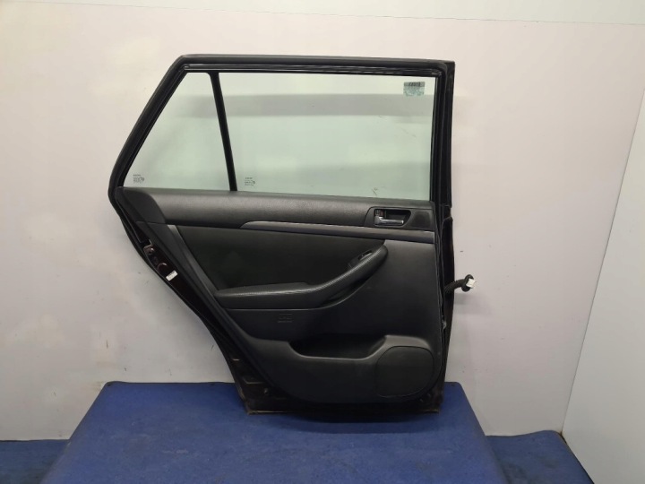 TOYOTA AVENSIS T25 LIFT UNIVERSEL PORTES ARRIÈRE GAUCHE 3N0