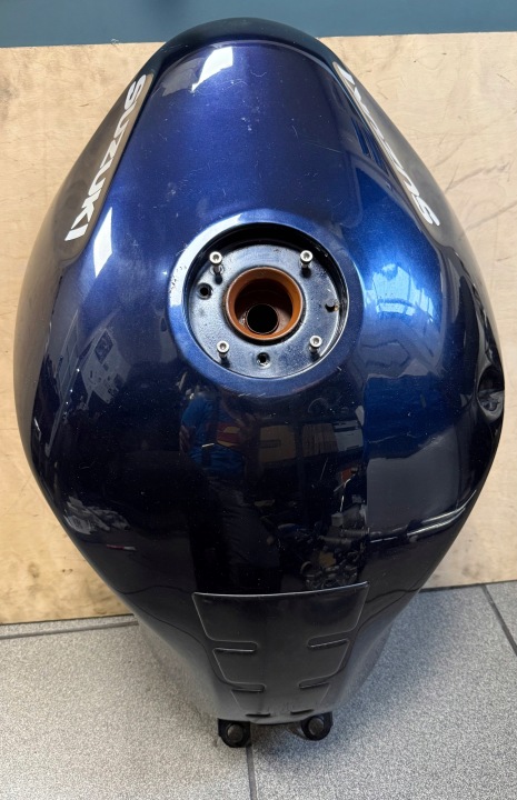 SUZUKI GSF 1200 BANDIT AVEC RÉSERVOIR CARBURANTS