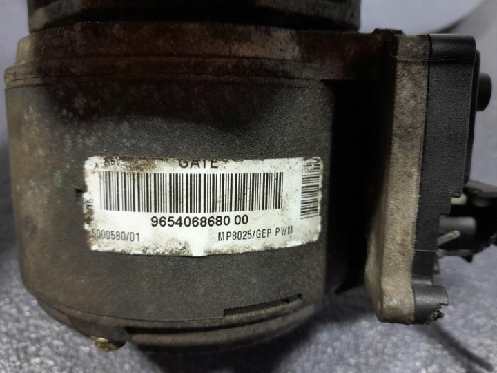 CITROEN C5 II X7 LIFT 11- 2.0 HDI 181 KM POMPE SUSPENSIONS 9654068680