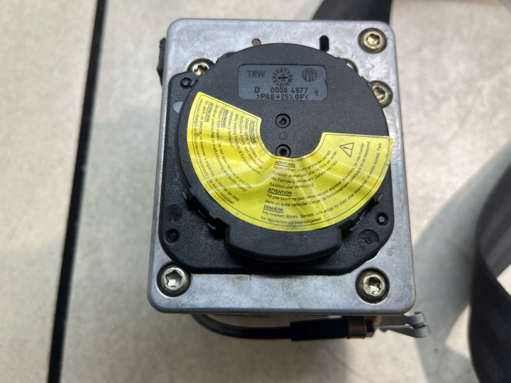 CEINTURE DE SÉCURITÉ DROIT AVANT SKODA OCTAVIA I 1.9 TDI 1U4857702C