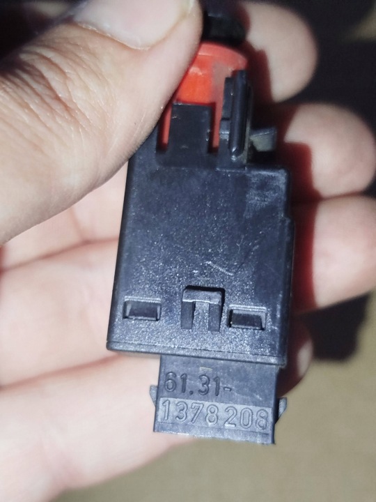 CAPTEUR PÉDALE DE FREIN BMW 3 E36 61311378208