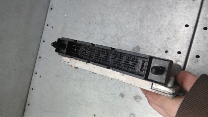ORDINATEUR MOTEUR VOLVO S60 I 2.4D5 03R 30637733A