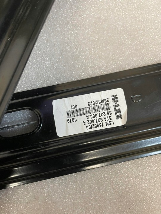 VW TOURAN 5T ÉLÉVATEUR VITRES 5TA837461A