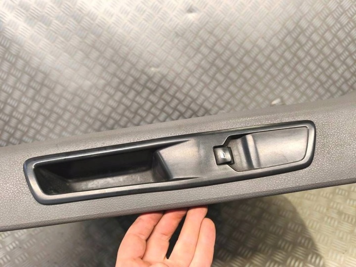 COLLECTEUR GARNITURE PORTES DROIT OPEL VIVARO C TOYOTA PROACE II 98082243ZM