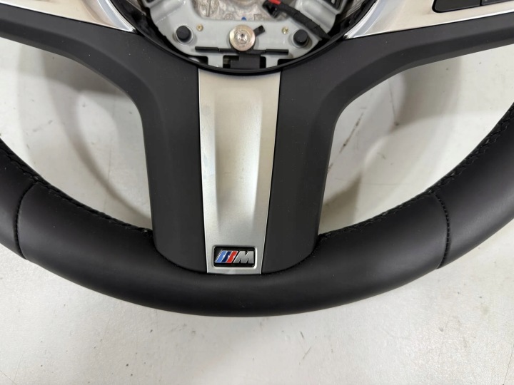 VOLANT BMW 5A4B4A7 3.0L HYBRID 250KW 2023