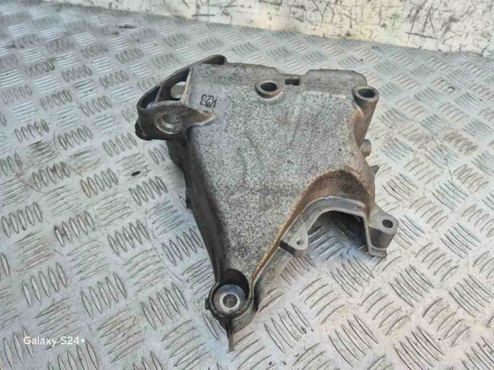 COUSSIN MOTEUR DROITE VW PASSAT B8 (3G2) 05E199275 GASOLINE 2019