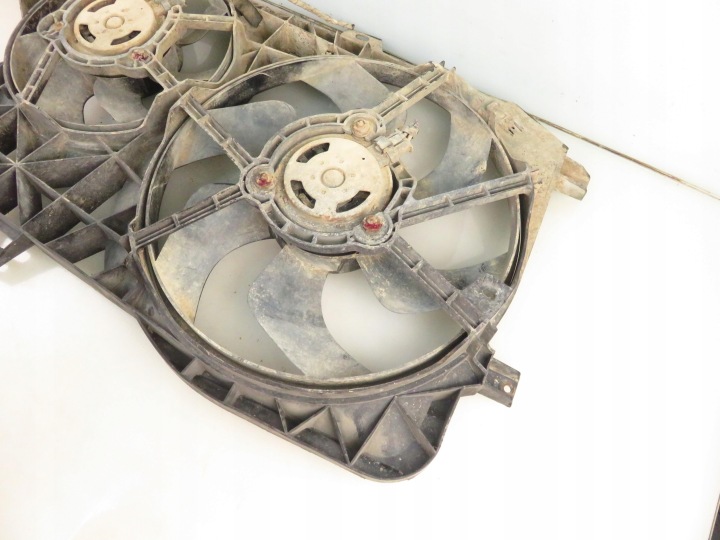 VENTILATEUR RADIATEUR OPEL VIVARO 2.5 CDTI 1831986 8200409485C 93854115
