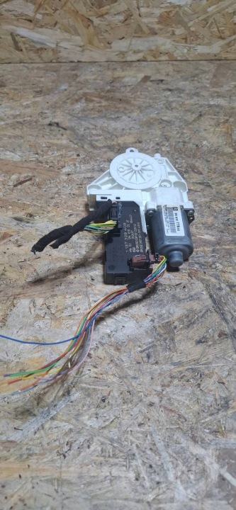 PETIT MOTEUR VITRES DROIT AVANT CITROEN C6 9663077880