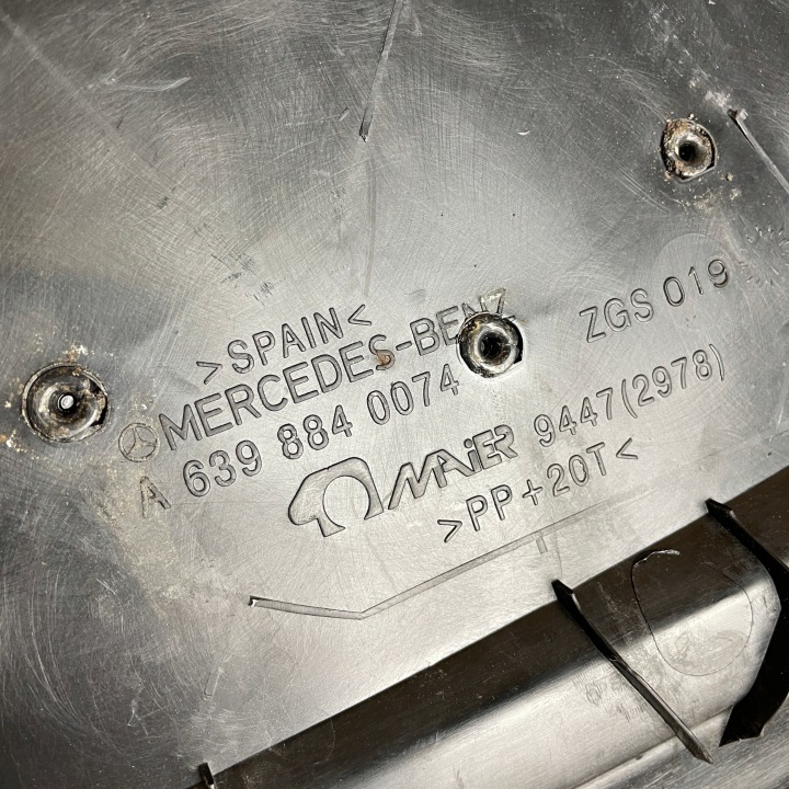 DOUBLURE DE PASSAGE DE ROUE PLASTIQUE A6398840074 MERCEDES W639 VIANO VITO ORIGINAL