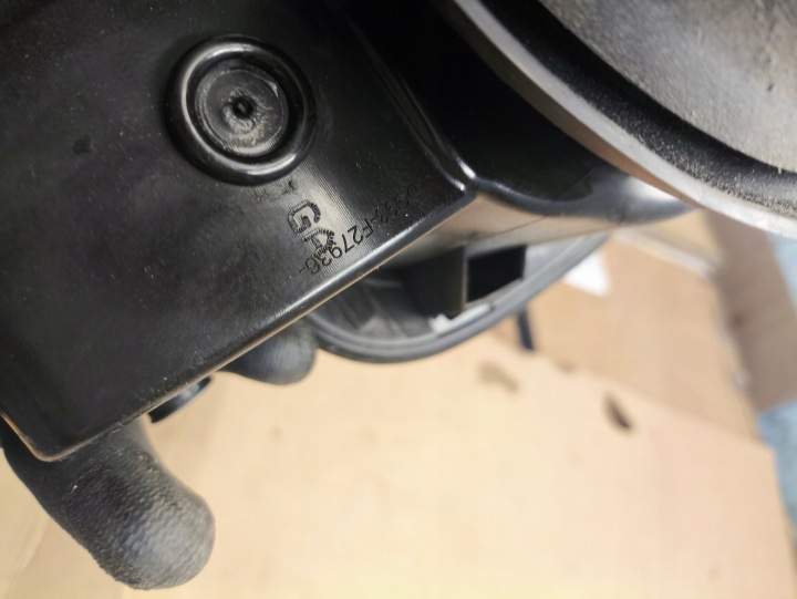 FORD MONDEO MK5 FORD OE DG93-F27936 CLAPET GOULOTTE DE REMPLISSAGE CARBURANTS MONDEO UNIVERSEL