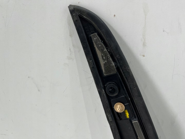 MERCEDES E-KLASA W213 MOULURE SPOILER COUVERCLES DE COFFRE DROITE I GAUCHE A2137900488