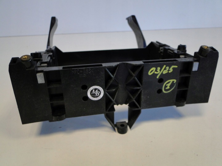 MERCEDES CHÂSSIS SUPPORT PROTECTION GAUCHE CONSOLES CONSOLE E CLASSE 211 W211 S211