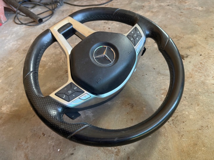 VOLANT AMG CUIR PALETTES MERCEDES SLK W212 W218 W204 LIFT A1724602703