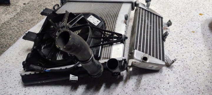 BMW S1000R 2022R RADIATEUR LIQUIDE HUILES VENTILATEUR