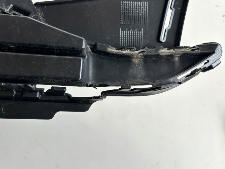 AUDI Q4 E-TRON GRILLE CENTRALE PARE-CHOCS AVANT AVANT 89A807683