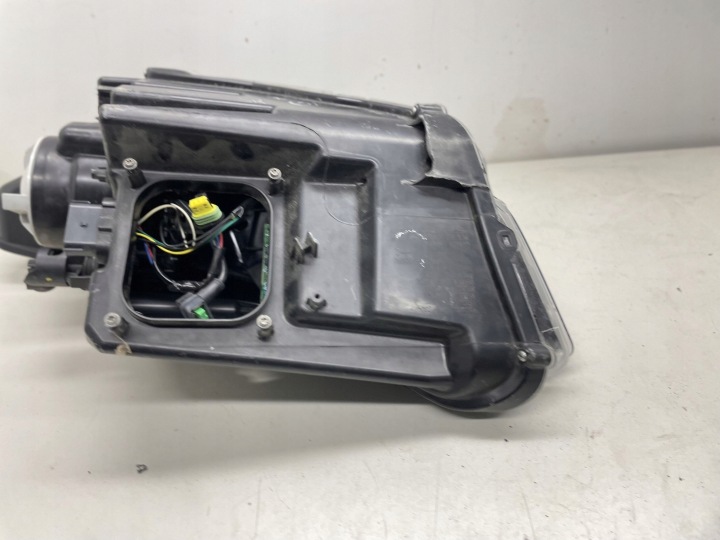 PROJECTEUR FORD MUSTANG VI FR3B13005B