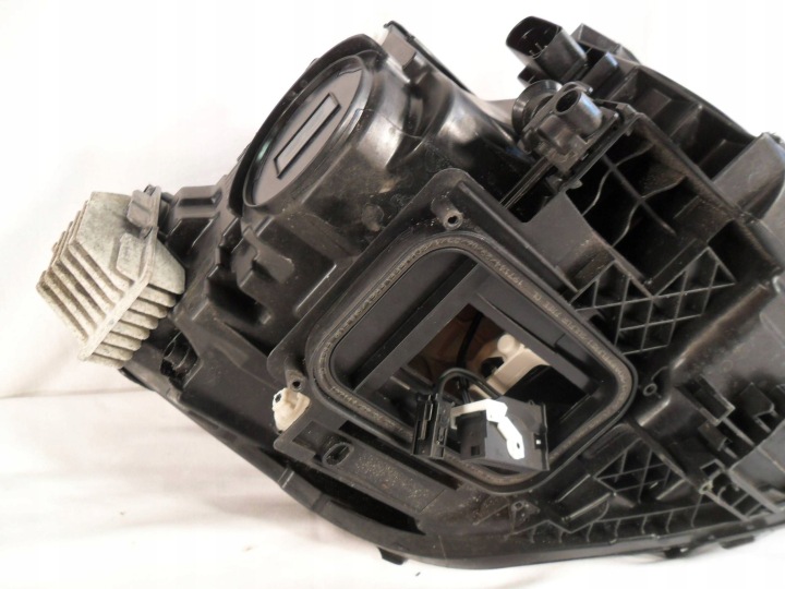 PROJECTEUR AVANT CÔTÉ GAUCHE MERCEDES-BENZ EQA A2439068900KZ LED