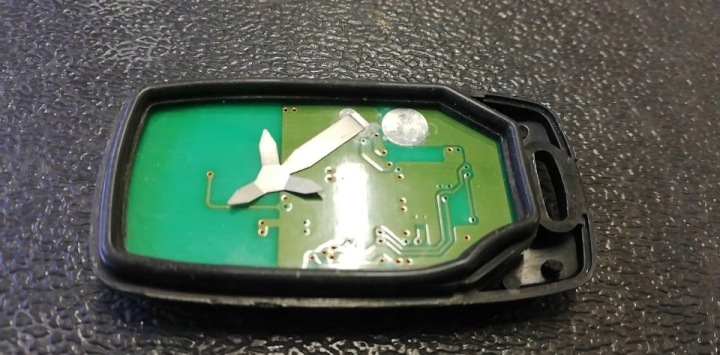 MAZDA 323 BJ 98-03 CLÉ TÉLÉCOMMANDE CHÂSSIS INSERT ORIGINE