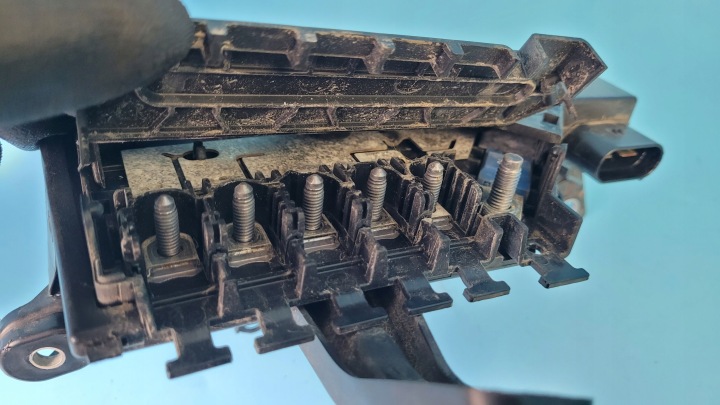 MERCEDES W205 C250 16R BOÎTE FUSIBLES A2055402250