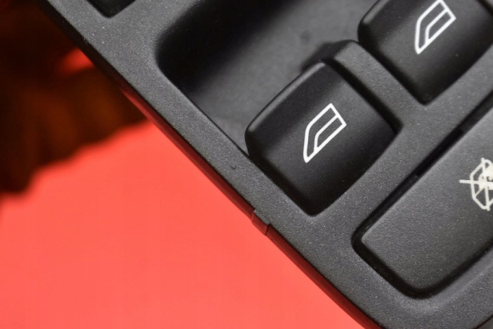 PANNEAU COMMANDE VITRE EUROPE 30746183 VOLVO V50 1 I 03-11