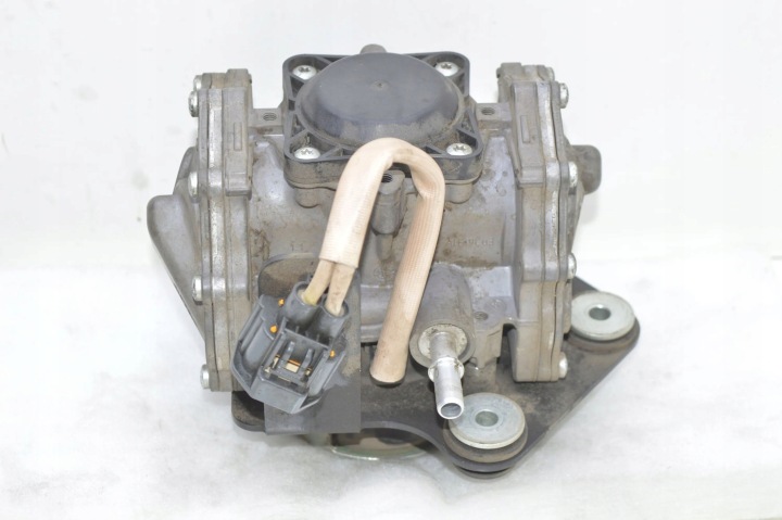 MERCEDES-BENZ AVEC W221 2011 POMPE PRESSION VIDE