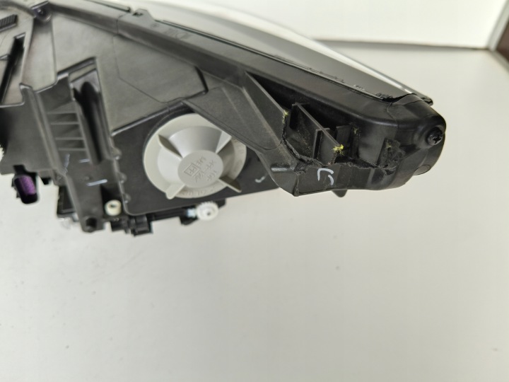 PHARE DROITE PROJECTEUR MG HS II 24- COMPLET LED