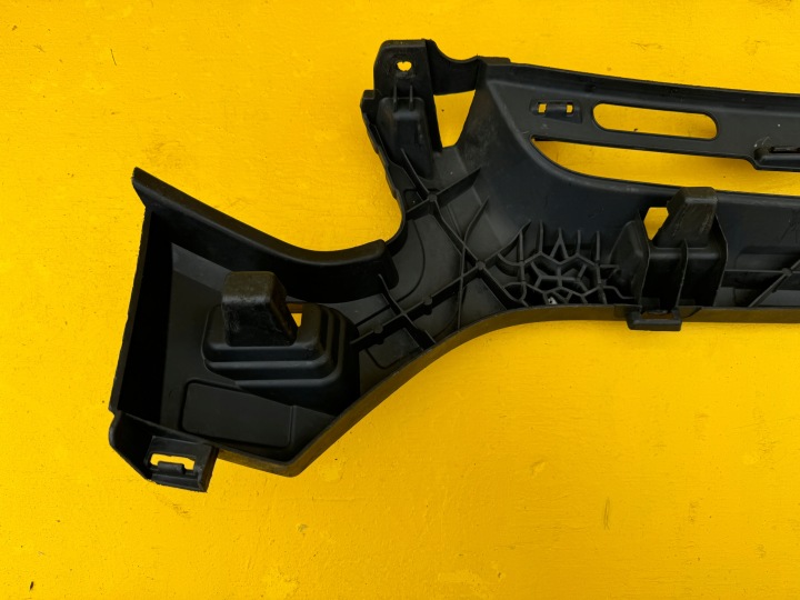 FORD OE BK21-17E778 RENFORCEMENT SUPÉRIEUR PARE-CHOCS