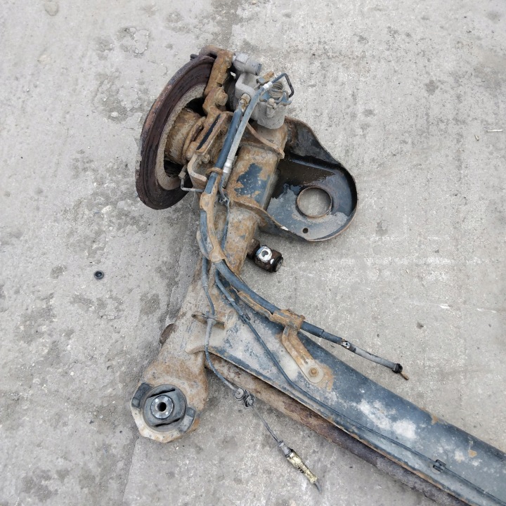 RENAULT LAGUNA II HAYON 1.9 DCI F9Q758 POUTRE SUSPENSIONS AXE ARRIÈRE