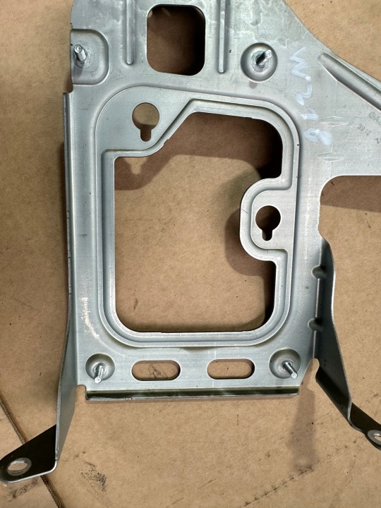 FIXATION AMPLIFICATEUR POIGNÉE MERCEDES CLS W218 UNIVERSEL