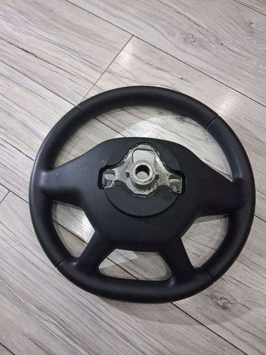 VOLANT ÉTAT EN TRÈS BON ÉTAT DACIA SANDERO II 484001085R