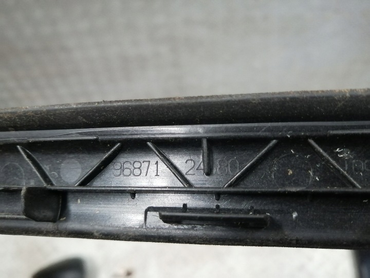 CITROEN C4 II MOULURE PARE-BRISE GAUCHE 9687124680