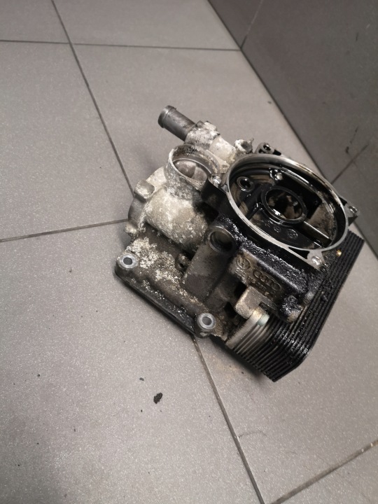 SUPPORT FILTRE HUILES TOUAREG 5.0 TDI 07Z115389D