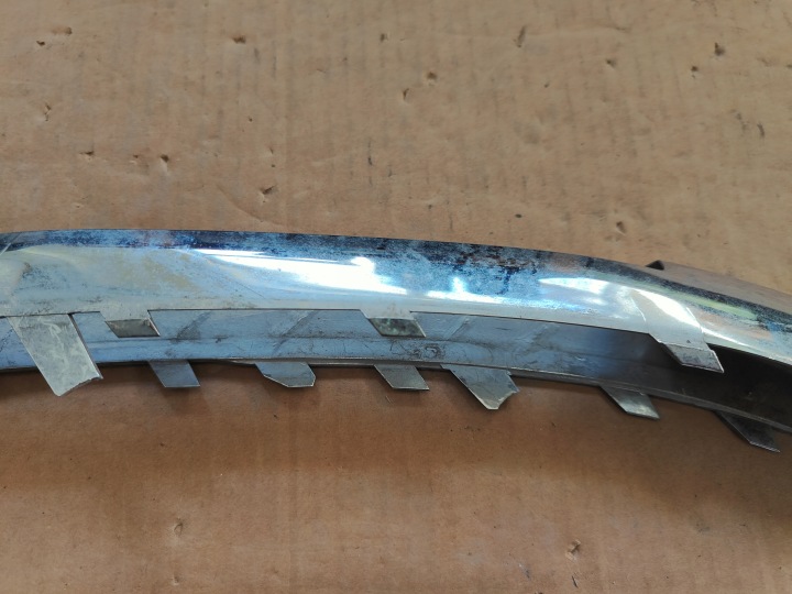 MERCEDES B-KLASA MOULURE CHROME GAUCHE LED A2468850474