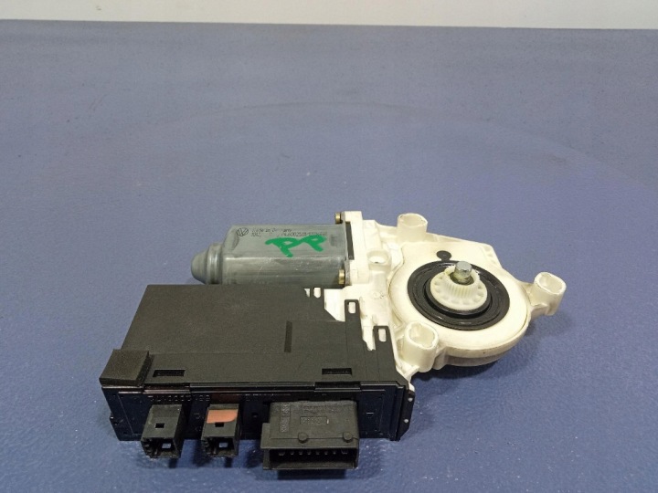 PEUGEOT 807 PETIT MOTEUR VITRES AVANT DROIT 1488737080