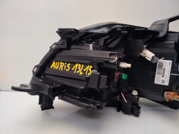 TOYOTA AURIS I 06R- PROJECTEUR PHARE DROIT AVANT DROITE AVANT