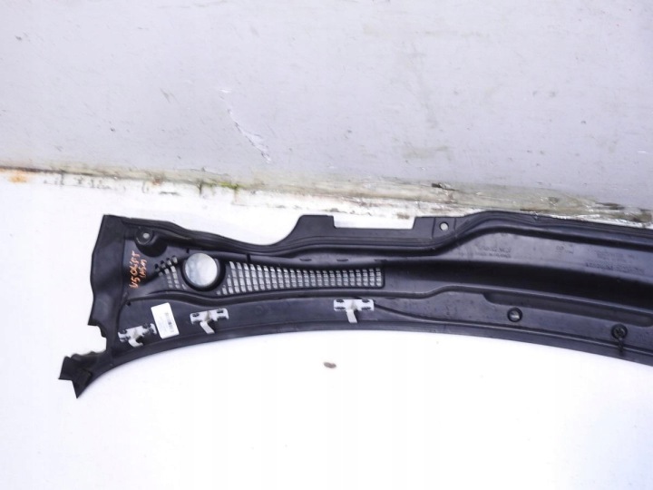 VOLVO OE 30745377 DOUBLURE DE PASSAGE DE ROUE