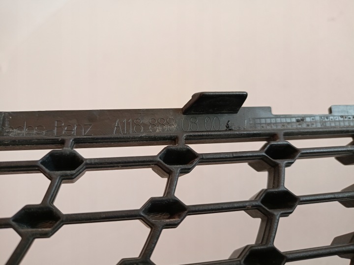 GRILLE PARE-CHOCS AVANT DROIT MERCEDES W117