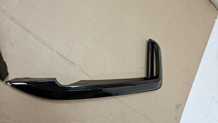 MOULURE PARE-CHOCS AVANT GAUCHE BMW 7 G11 G12 8061118