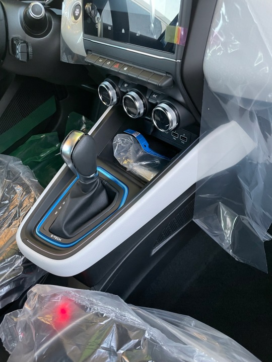 RENAULT CLIO V HYBRIDE E-TECH PANNEAU CLIMATISATION 283E87996R 275100936R