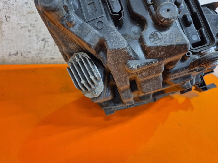 SKODA OCTAVIA 4 19- PROJECTEUR GAUCHE PHARE AVANT AVANT 5E4941015