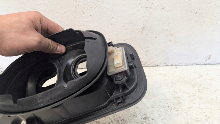 BMW 3 G20 CLAPET GOULOTTE DE REMPLISSAGE CARBURANTS DIESEL ADBLUE 7433430 142904-10