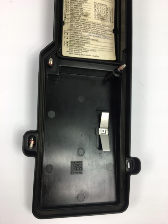CLAPET CAPUCHON BOÎTES FUSIBLES MERCEDES R129 SL W124 1245400182