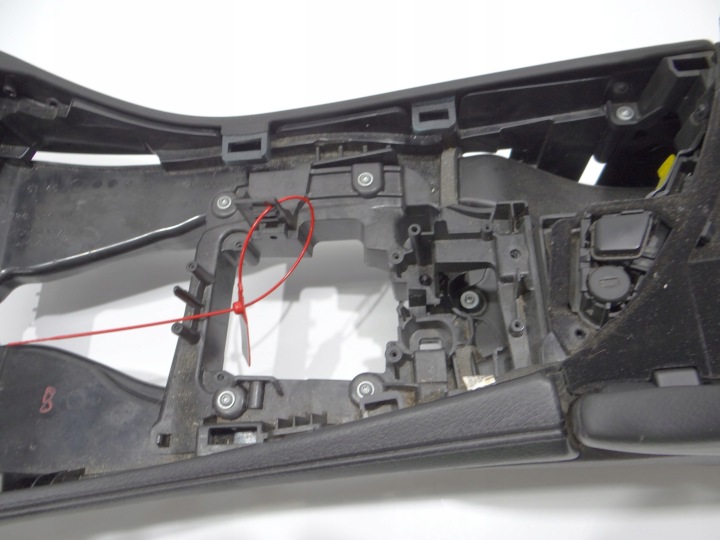 ACCOUDOIR BMW F10 F11 OE 9171570 (12634887) EUROPE